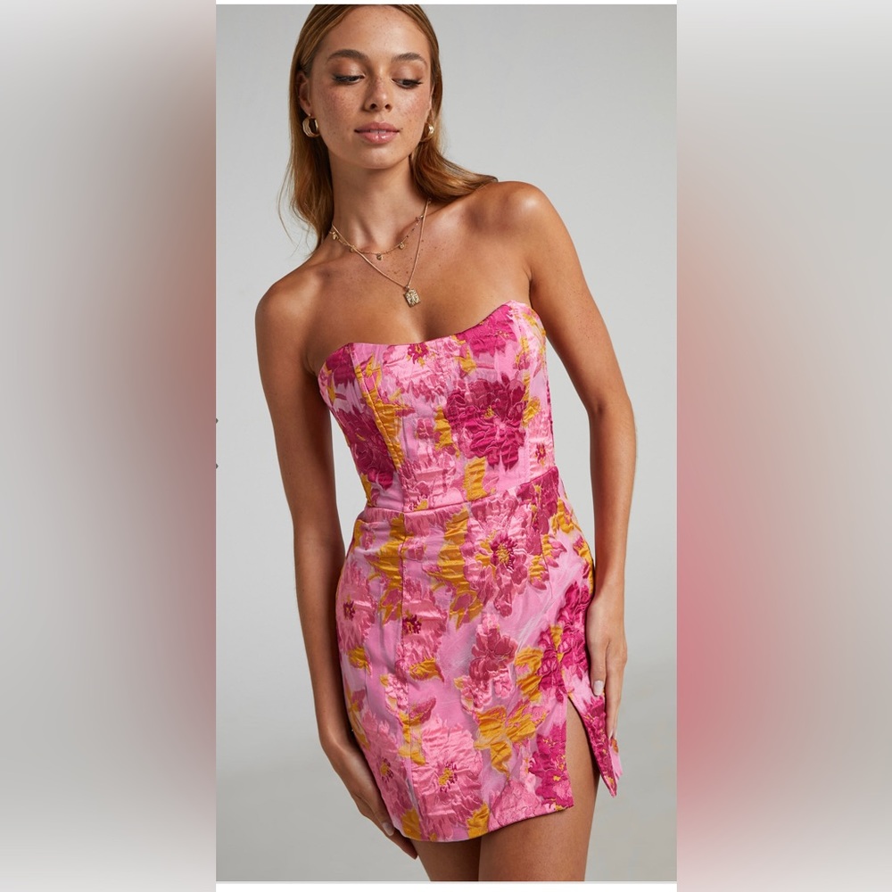 BRAILEY STRAPLESS MINI DRESS IN PINK JACQUARD